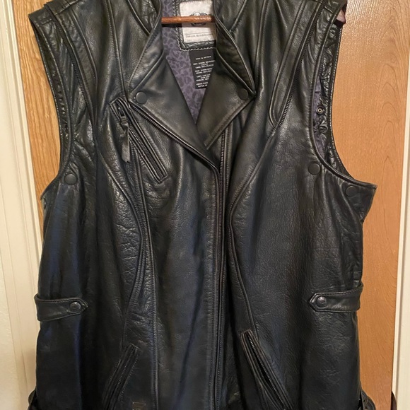 Ladies leather Harley Davidson 2 in 1 vest and jacket. - Picture 2 of 6